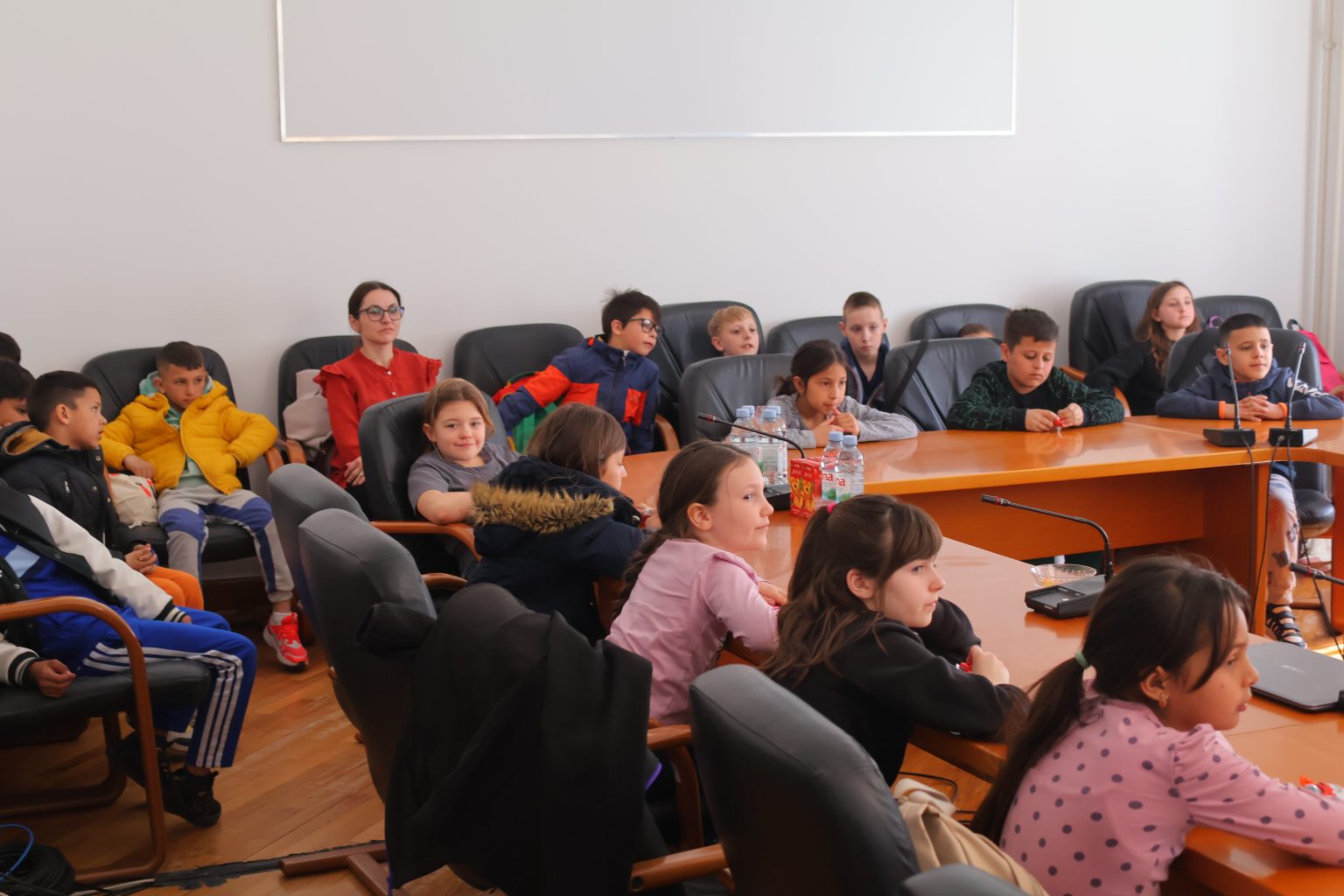 Učenici iz Pribislavca u posjetu gradonačelnici Cividini (5) Učenici iz Pribislavca u posjetu gradonačelnici Cividini (5)