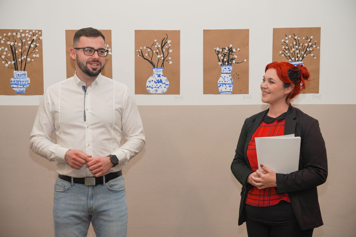 Načelnik Nikola Novak i Tea Mesarić Rekanović Udruga Artisto izložba Kids Art Club (16)