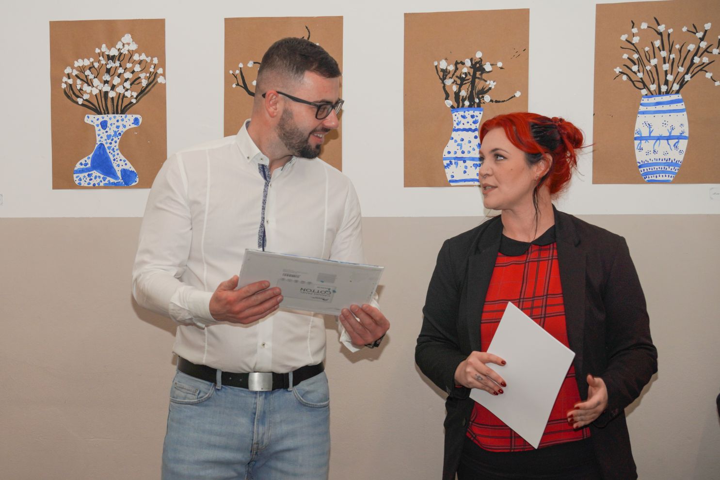 Načelnik Nikola Novak i Tea Mesarić Rekanović Udruga Artisto izložba Kids Art Club (29)