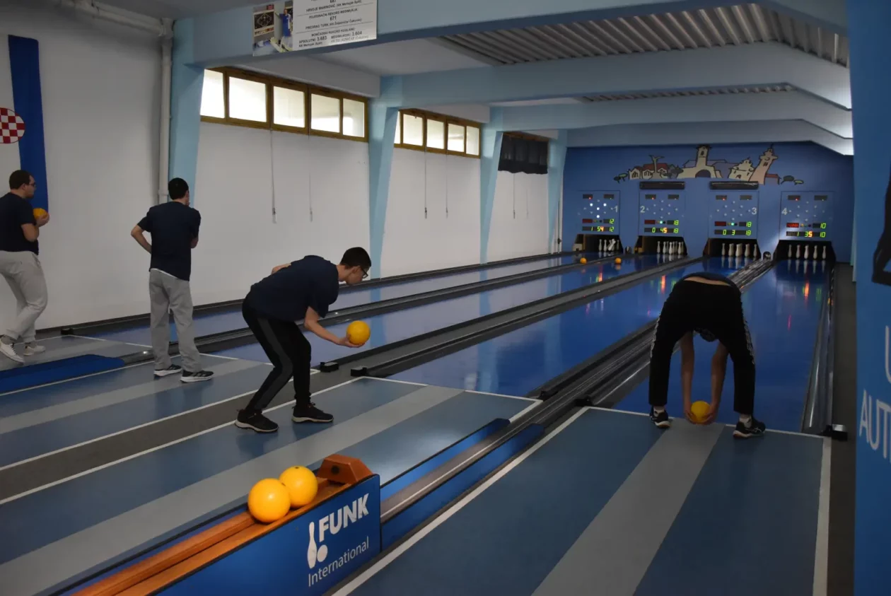 Udruga Pogled, autizam, Kuglanje (10) Udruga Pogled, autizam, Kuglanje (10)