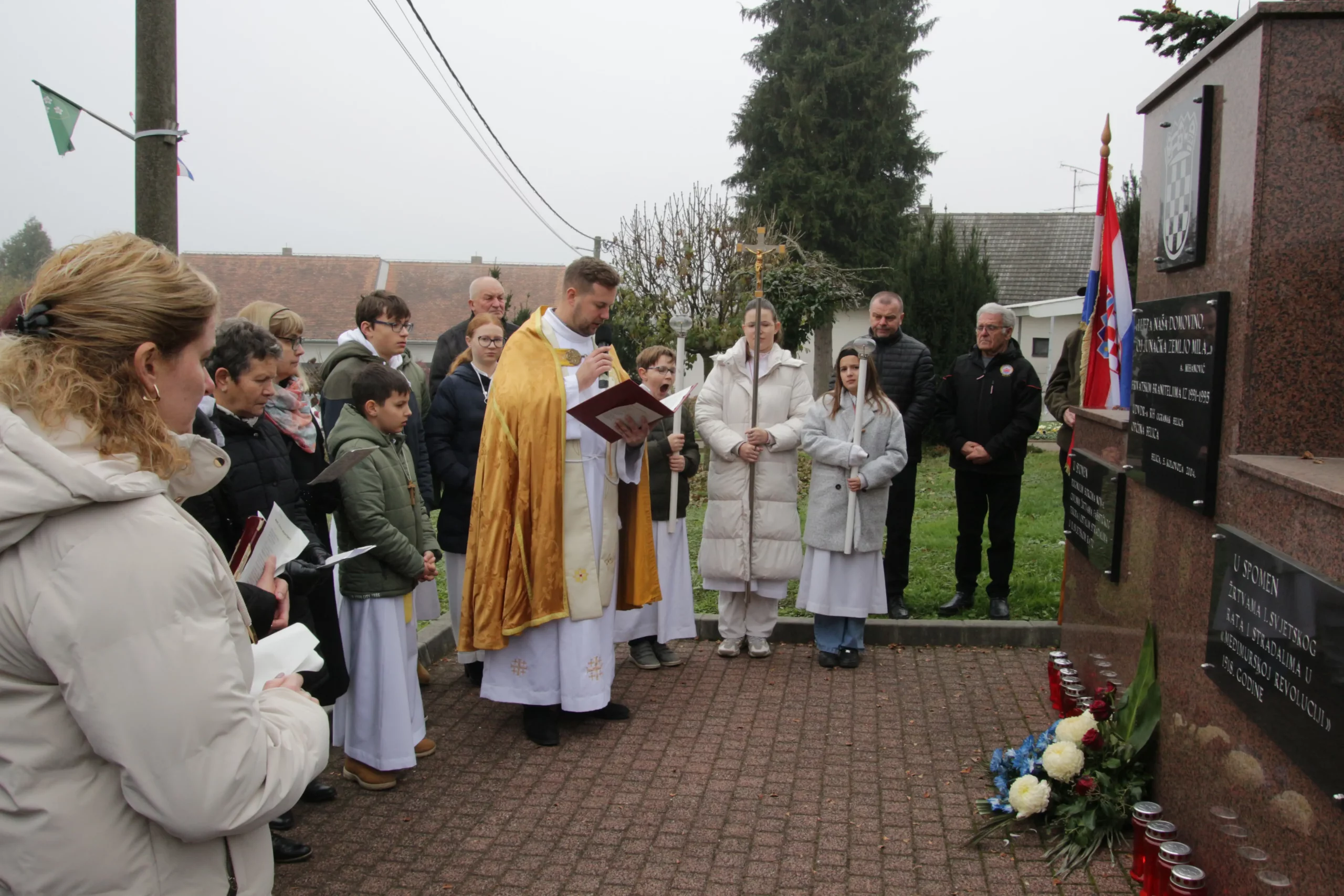 Udruga dragovoljaca i veterana Belica odala počast žrtvama Domovinskog rata i Vukovara paljenjem lampiona (7)