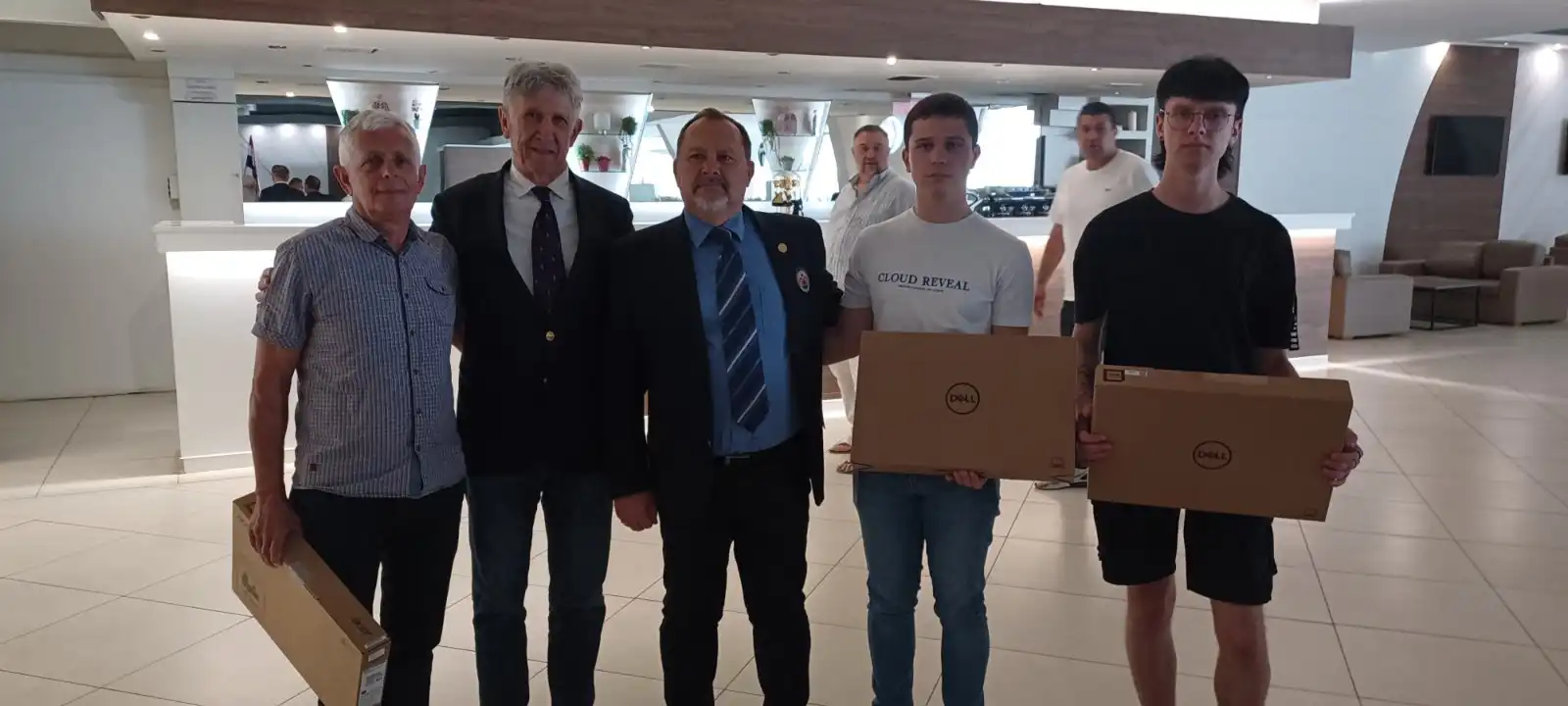 Udruga dragovoljaca i veterana MŽ – djeca primila laptope (3) Udruga dragovoljaca i veterana MŽ – djeca primila laptope (3)