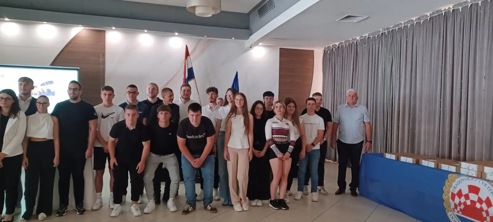 Udruga dragovoljaca i veterana MŽ – djeca primila laptope (6) Udruga dragovoljaca i veterana MŽ – djeca primila laptope (6)