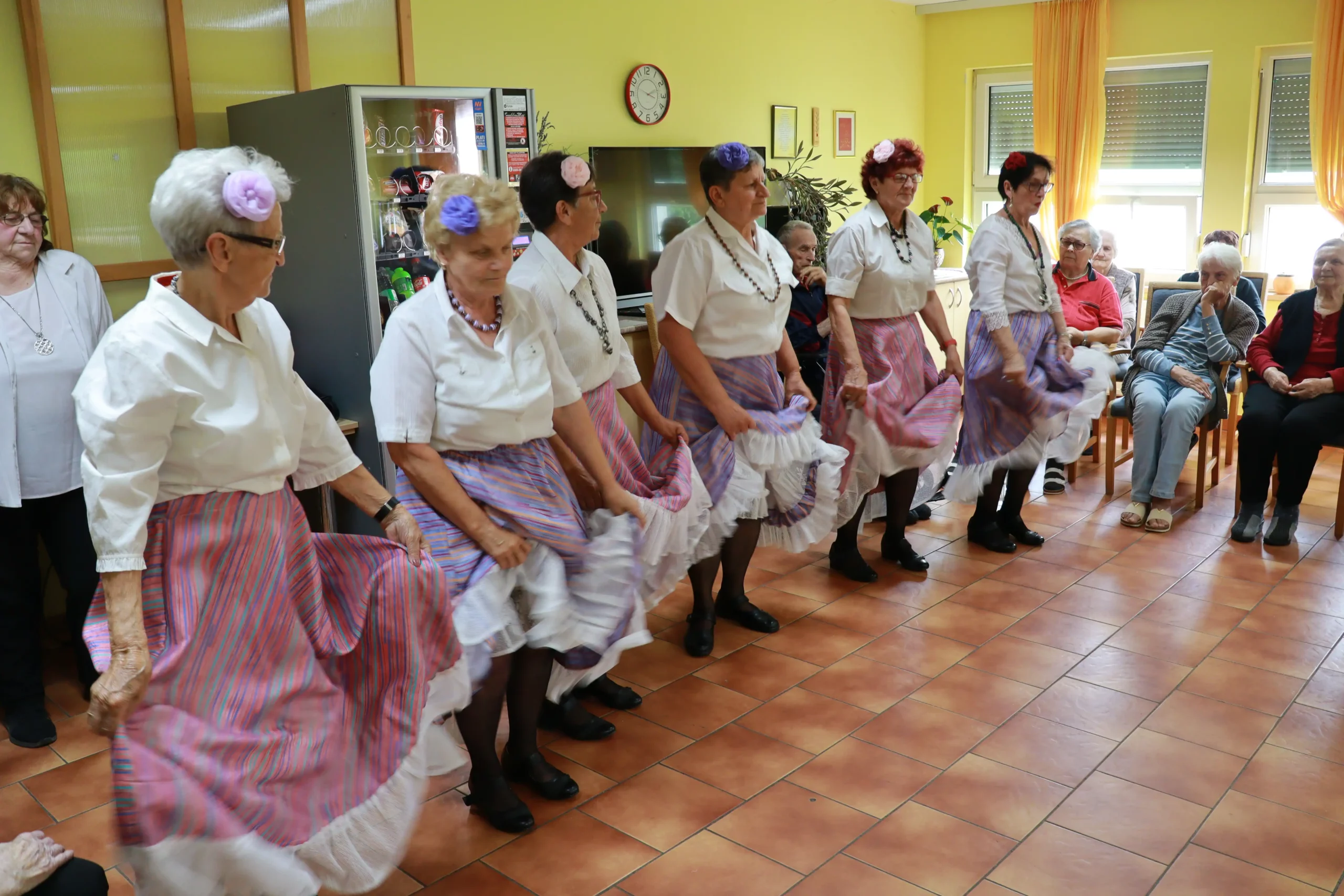 Udruga umirovljenika Preloga posjetila Dom za starije Strahija (15) Udruga umirovljenika Preloga posjetila Dom za starije Strahija (15)