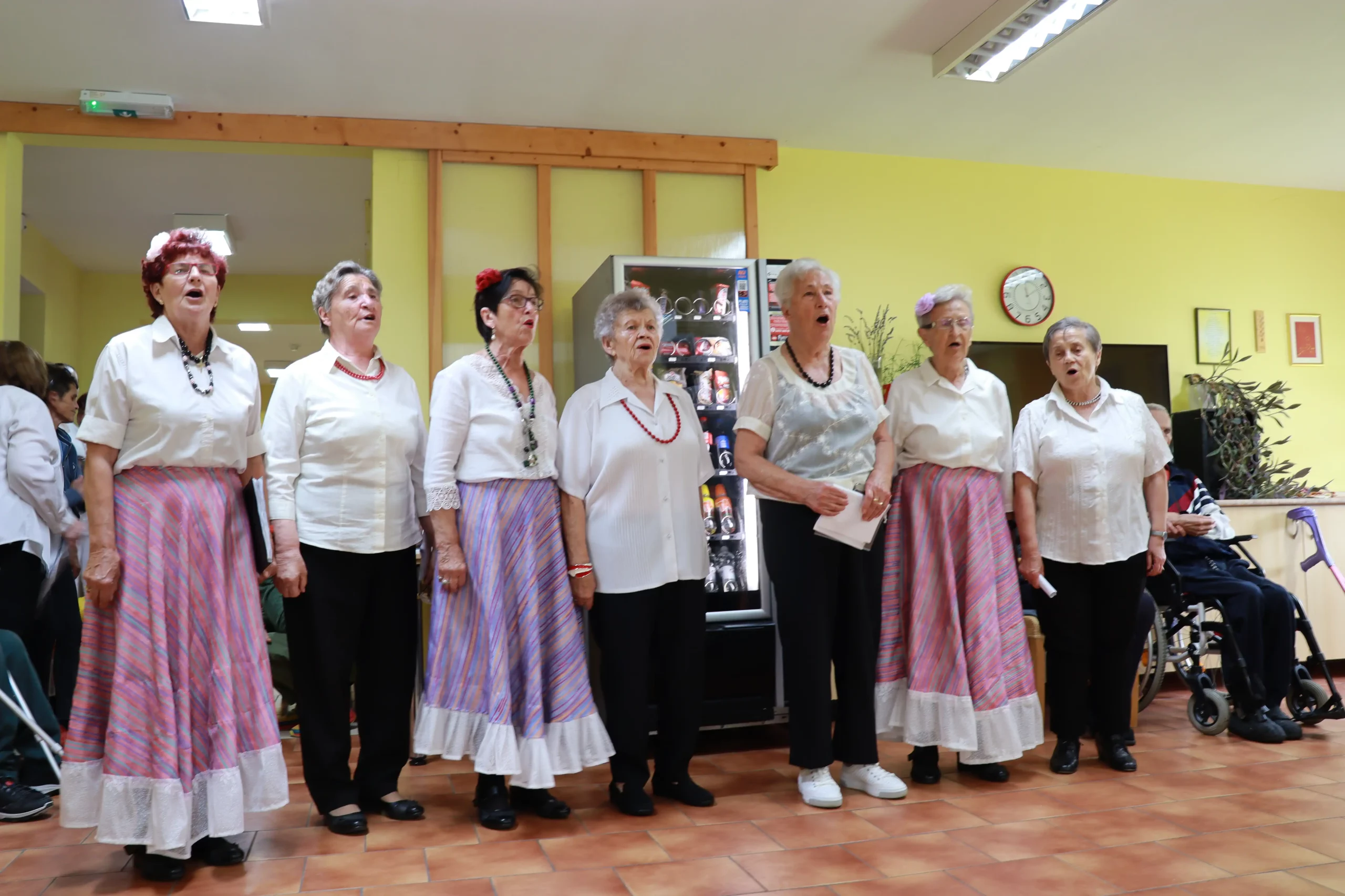 Udruga umirovljenika Preloga posjetila Dom za starije Strahija (17) Udruga umirovljenika Preloga posjetila Dom za starije Strahija (17)