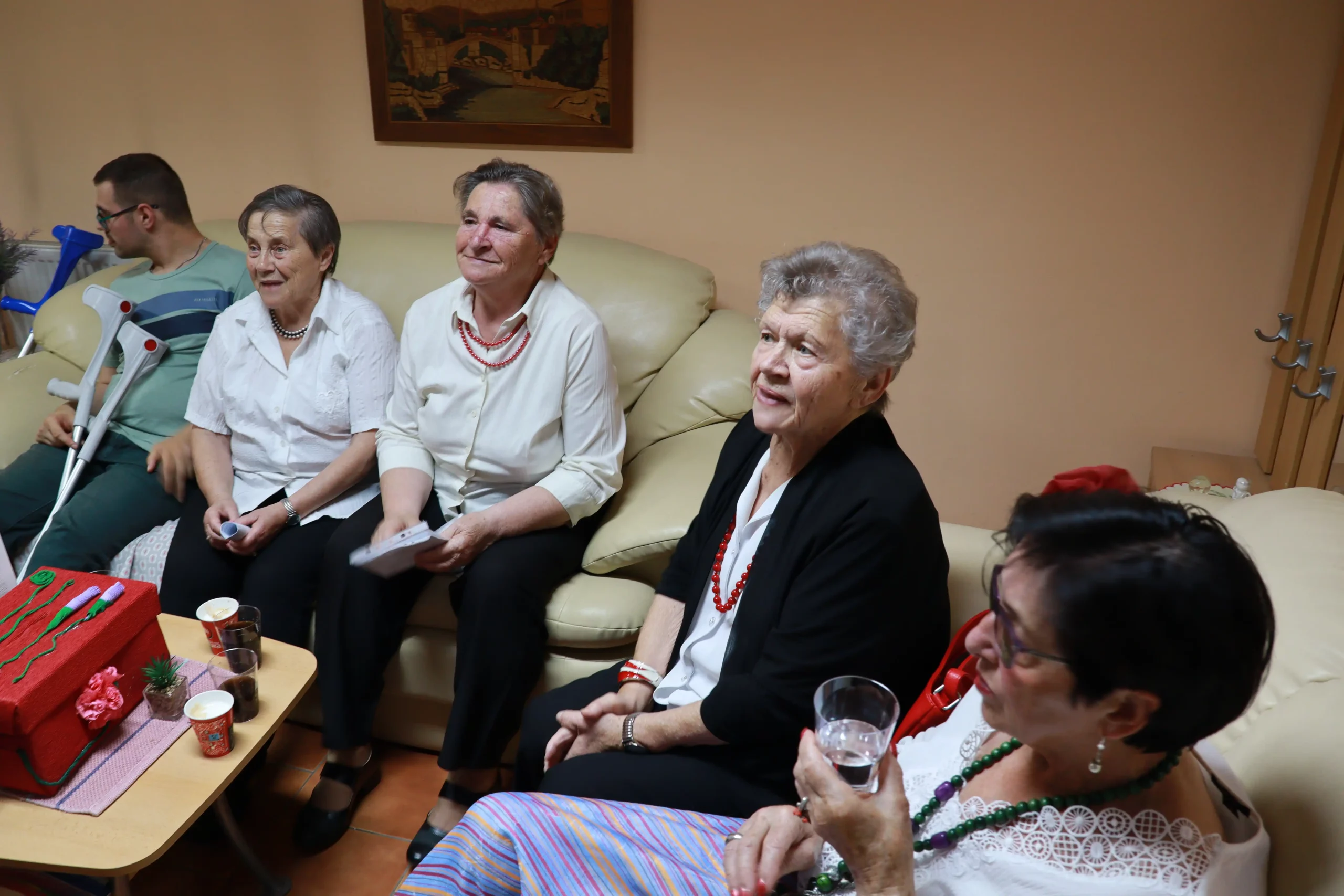 Udruga umirovljenika Preloga posjetila Dom za starije Strahija (18) Udruga umirovljenika Preloga posjetila Dom za starije Strahija (18)