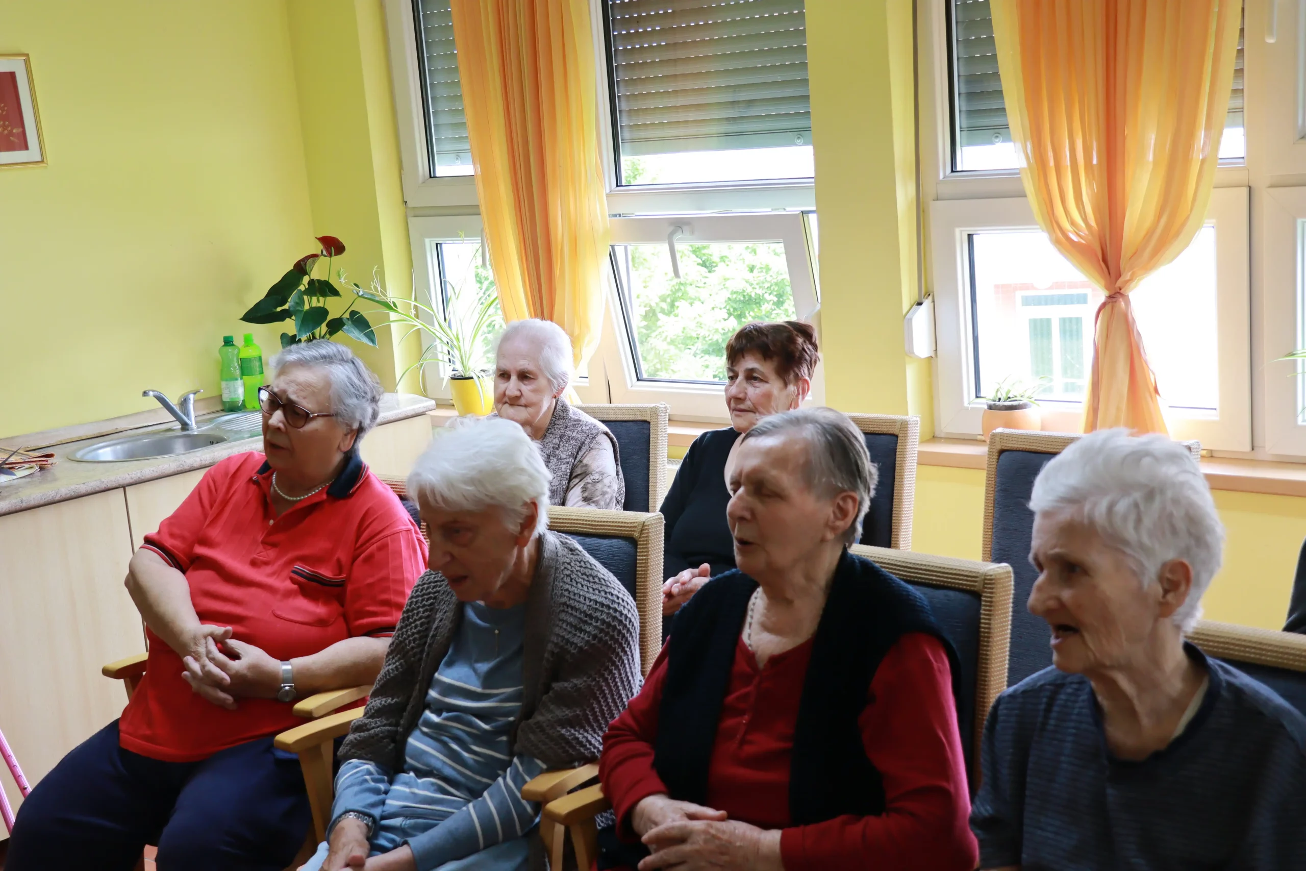 Udruga umirovljenika Preloga posjetila Dom za starije Strahija (21) Udruga umirovljenika Preloga posjetila Dom za starije Strahija (21)