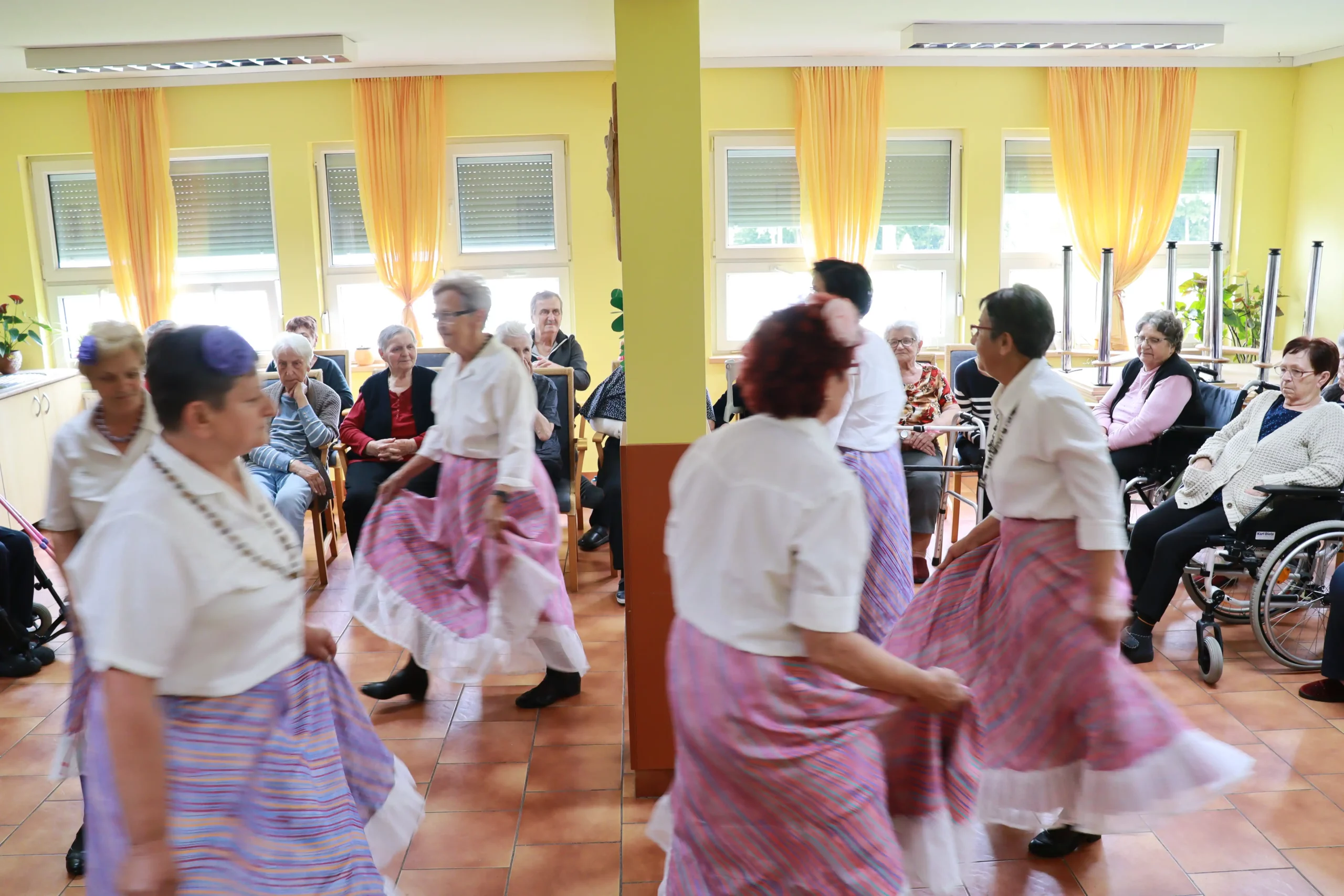 Udruga umirovljenika Preloga posjetila Dom za starije Strahija (3) Udruga umirovljenika Preloga posjetila Dom za starije Strahija (3)