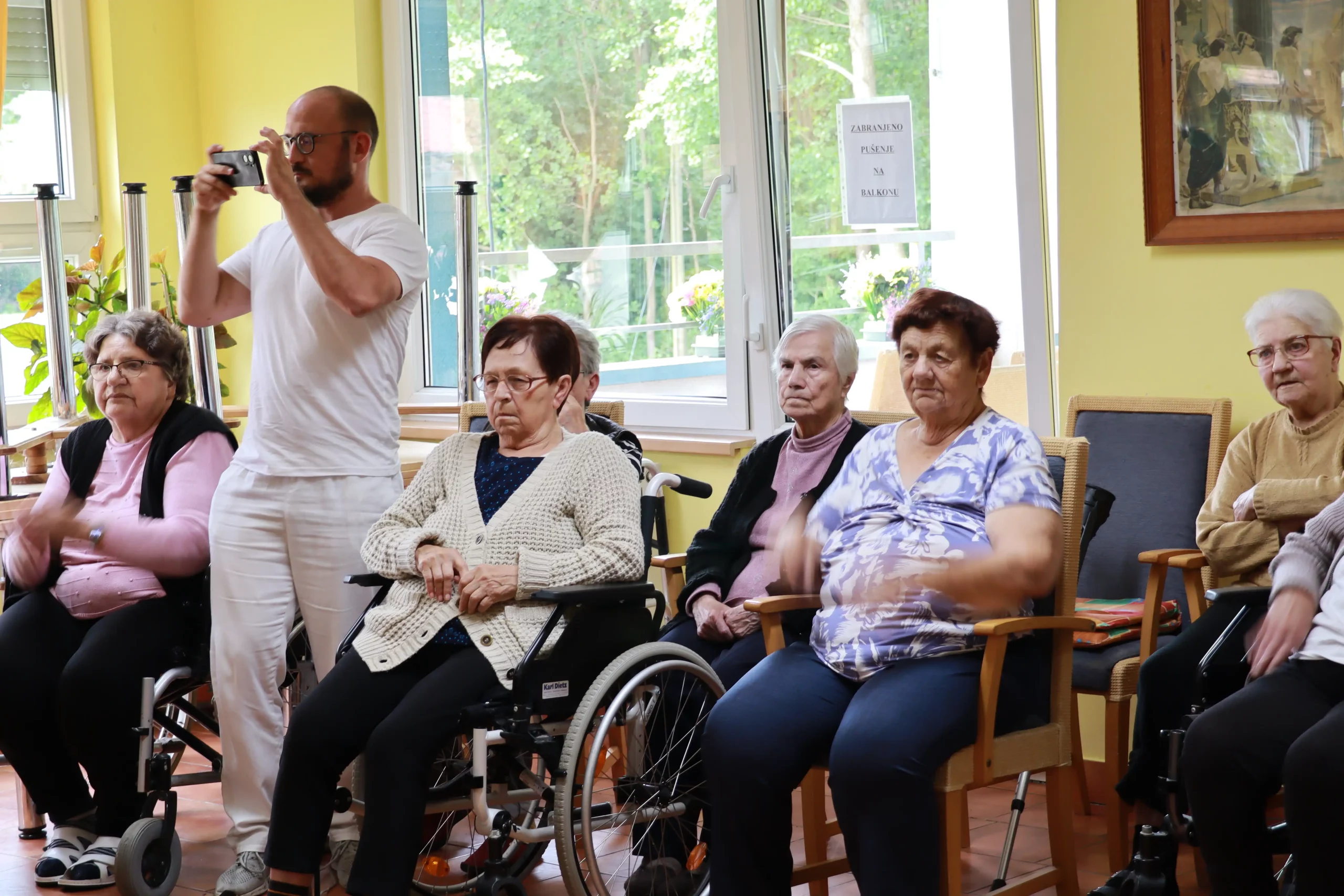 Udruga umirovljenika Preloga posjetila Dom za starije Strahija (8) Udruga umirovljenika Preloga posjetila Dom za starije Strahija (8)