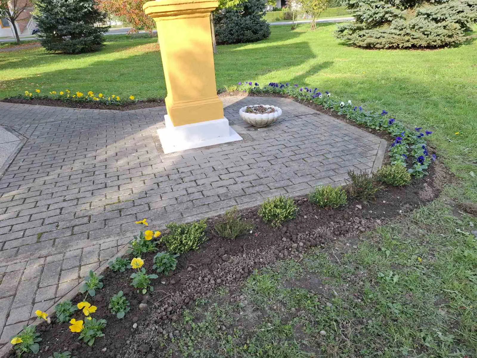 Udruga žena Črečan uspješno uredila okoliš oko kapelice u sklopu projekta ‘Zelena agenda’ (12) Udruga žena Črečan uspješno uredila okoliš oko kapelice u sklopu projekta ‘Zelena agenda’ (12)