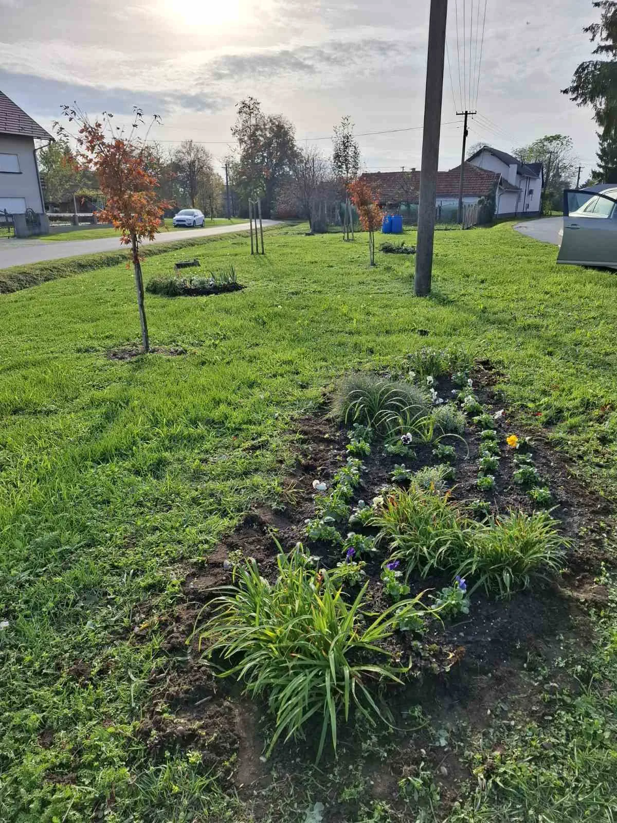 Udruga žena Črečan uspješno uredila okoliš oko kapelice u sklopu projekta ‘Zelena agenda’ (3) Udruga žena Črečan uspješno uredila okoliš oko kapelice u sklopu projekta ‘Zelena agenda’ (3)