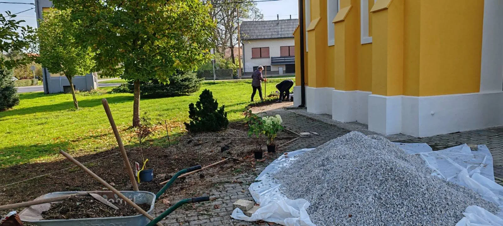 Udruga žena Črečan uspješno uredila okoliš oko kapelice u sklopu projekta ‘Zelena agenda’ (7) Udruga žena Črečan uspješno uredila okoliš oko kapelice u sklopu projekta ‘Zelena agenda’ (7)
