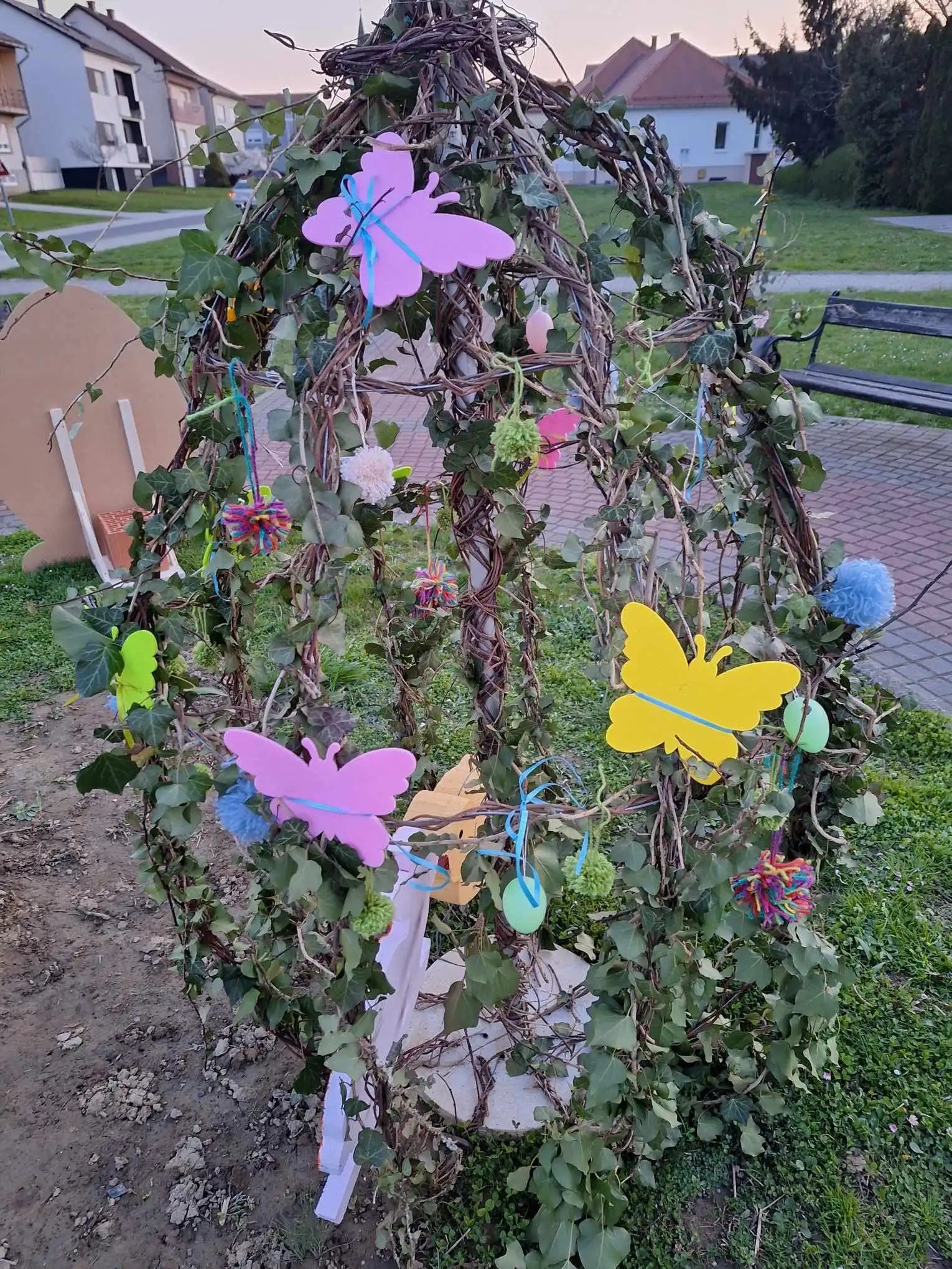 Udruga žena Krištanovec – uredile Seoski trg 2024 (1) Udruga žena Krištanovec – uredile Seoski trg 2024 (1)