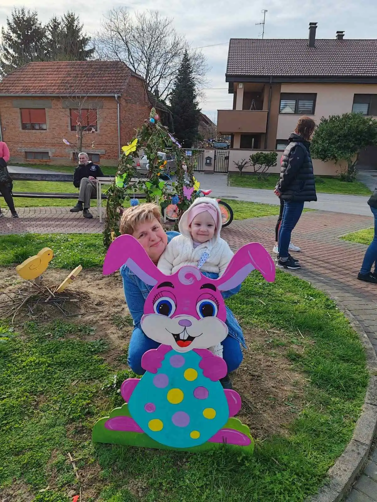 Udruga žena Krištanovec – uredile Seoski trg 2024 (12) Udruga žena Krištanovec – uredile Seoski trg 2024 (12)