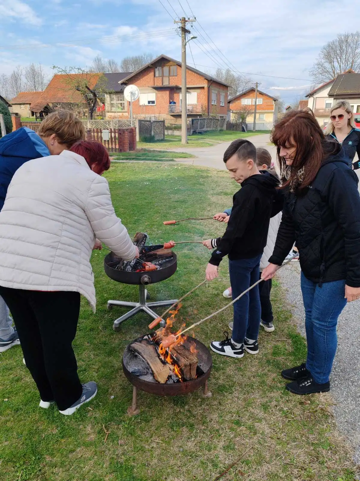 Udruga žena Krištanovec – uredile Seoski trg 2024 (4) Udruga žena Krištanovec – uredile Seoski trg 2024 (4)