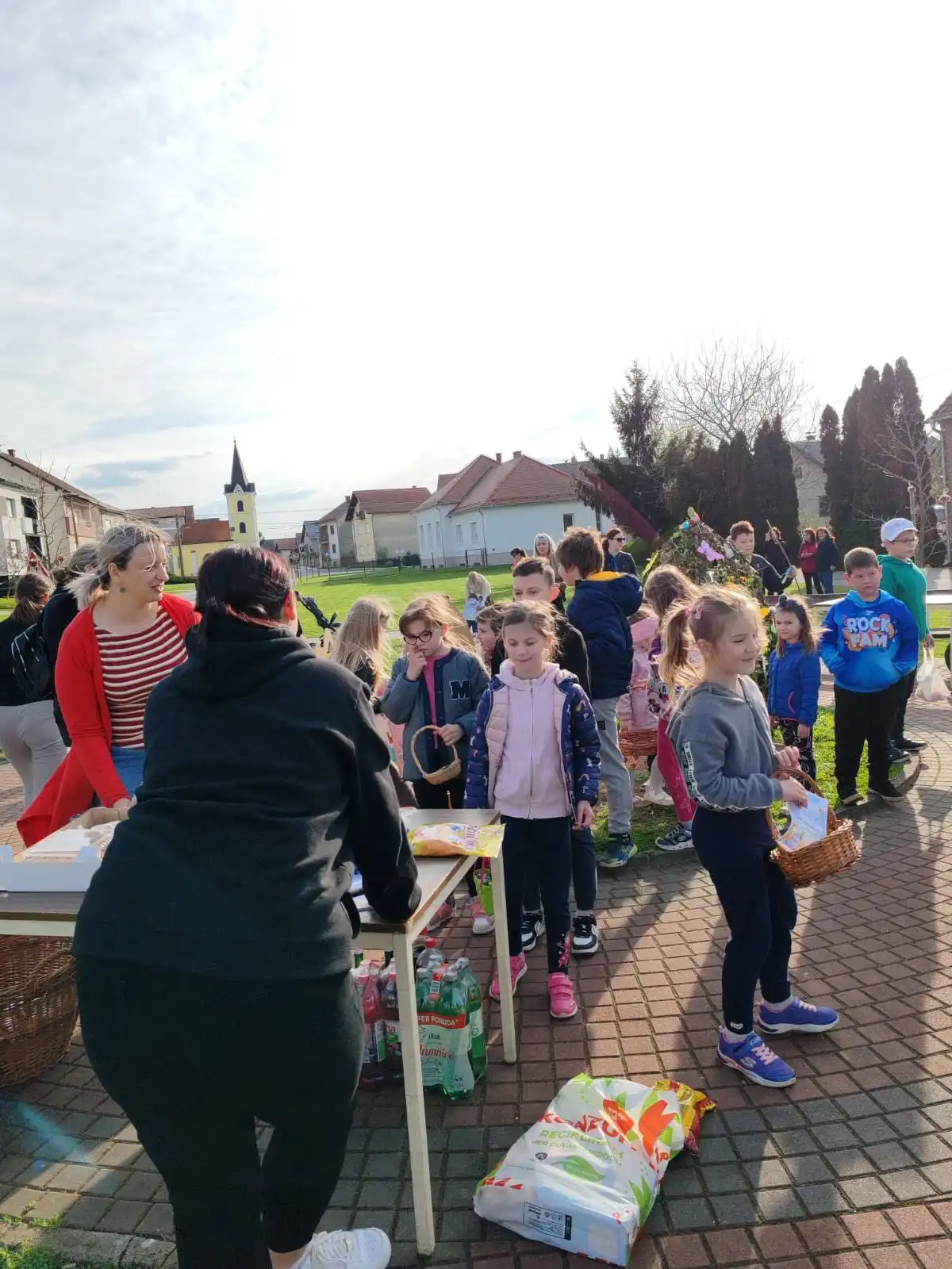 Udruga žena Krištanovec – uredile Seoski trg 2024 (5) Udruga žena Krištanovec – uredile Seoski trg 2024 (5)