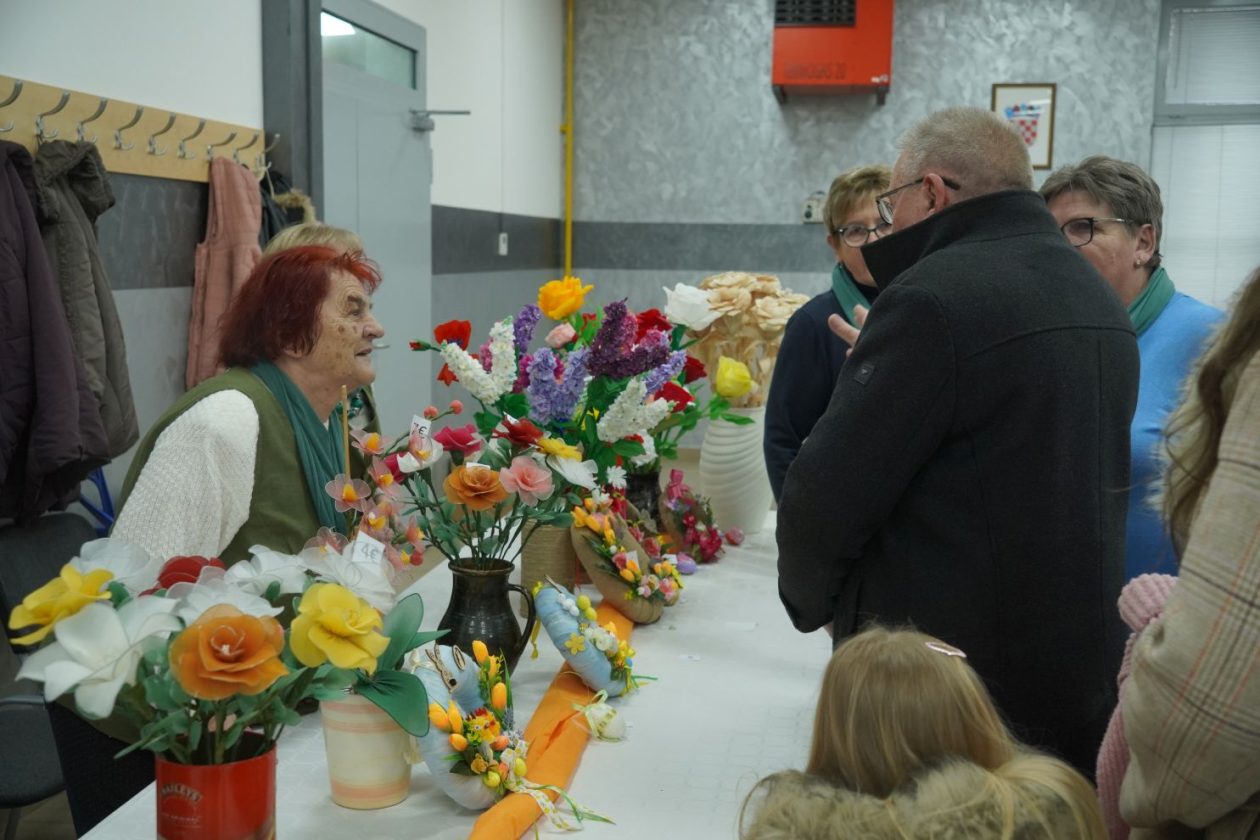 Udruga žena Podbrest izložba Uskrs (9) Udruga žena Podbrest izložba Uskrs (9)