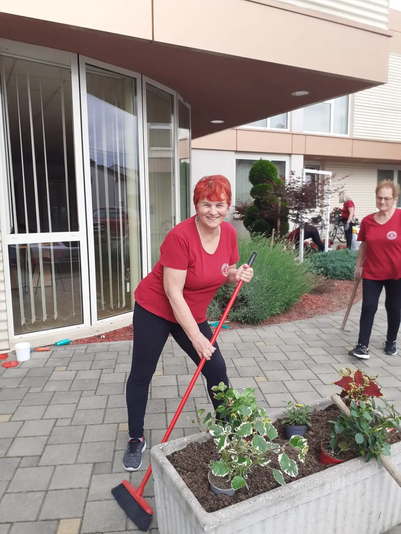 Udruga žena Strahoninec – proljetno uređivanje općine (10)