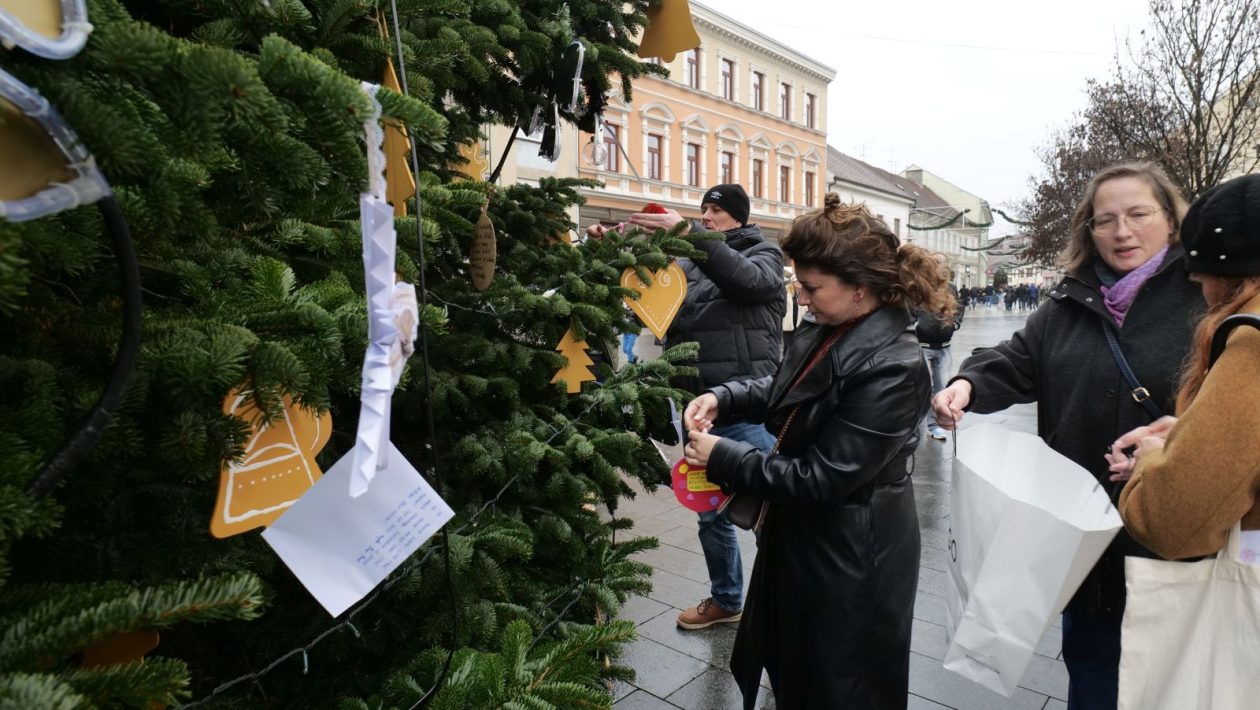 Ukras, radost ponesi franjevački trg advent 2025 (2)