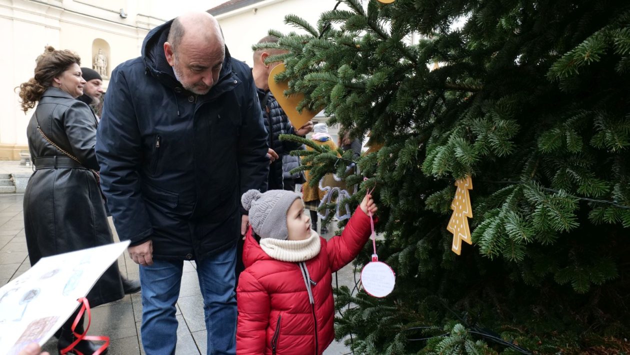 Ukras, radost ponesi franjevački trg advent 2025 (24)