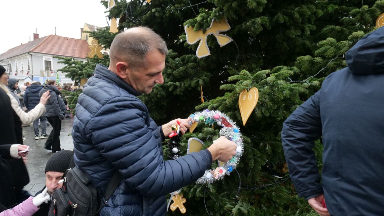 Ukras, radost ponesi franjevački trg advent 2025 (25)