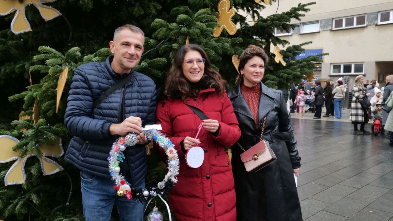 Ukras, radost ponesi franjevački trg advent 2025 (27)