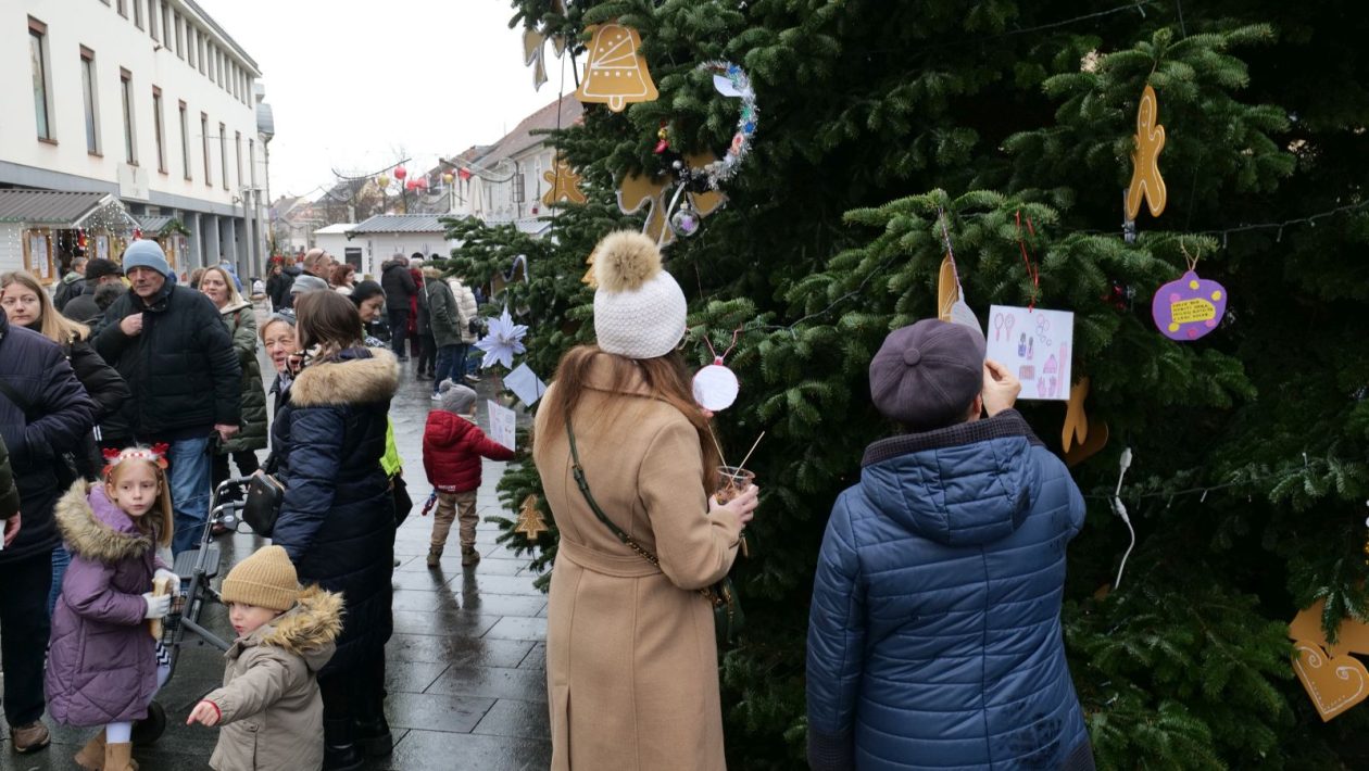 Ukras, radost ponesi franjevački trg advent 2025 (35)