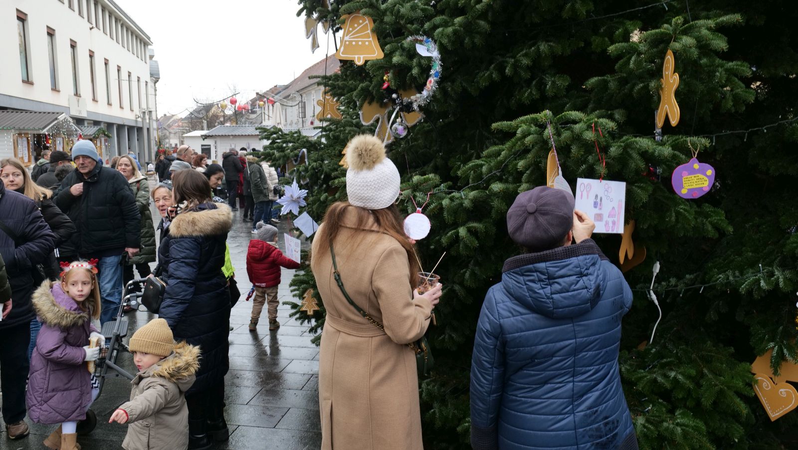 Ukras, radost ponesi franjevački trg advent 2025 (35)