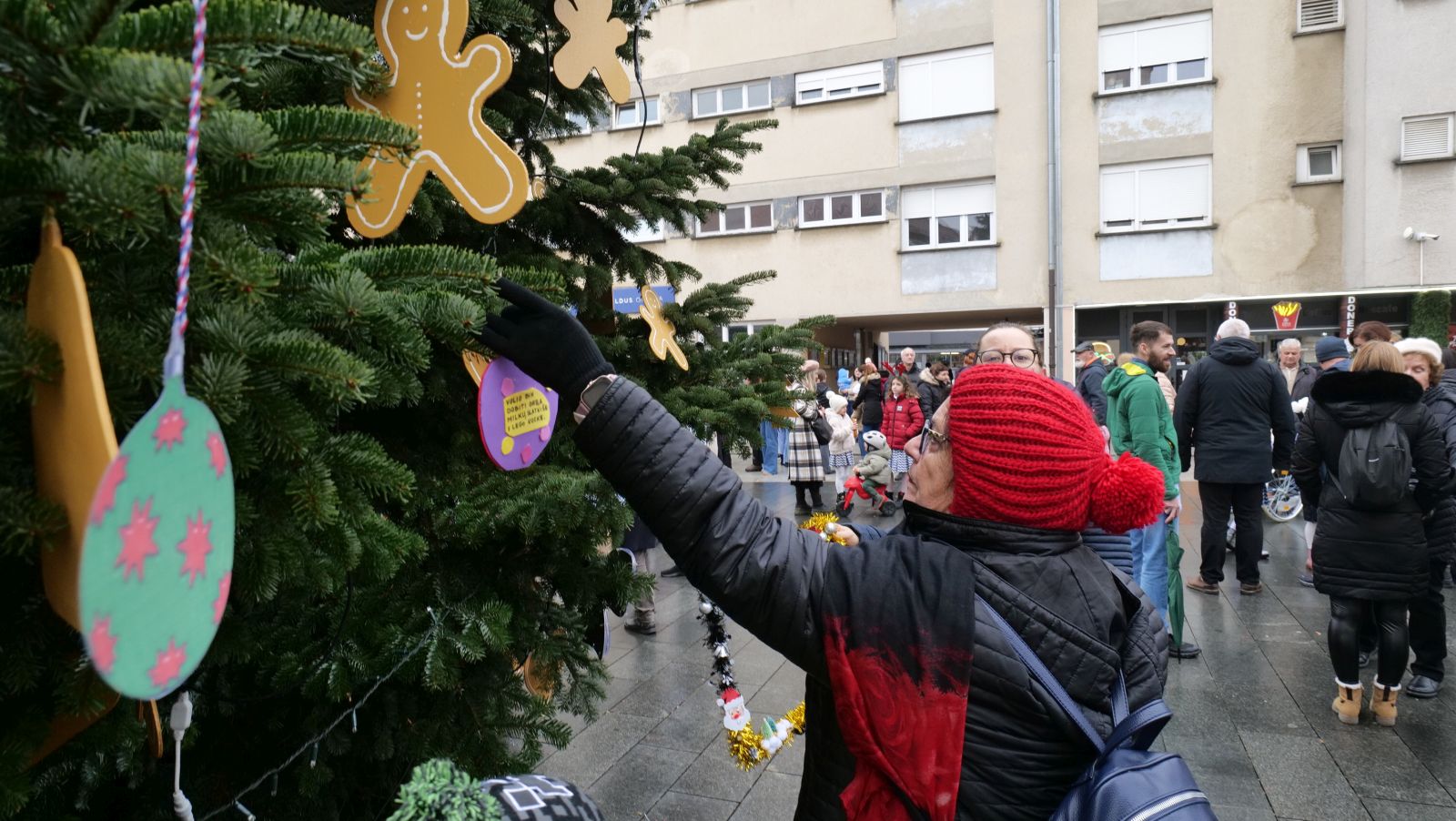 Ukras, radost ponesi franjevački trg advent 2025 (37)
