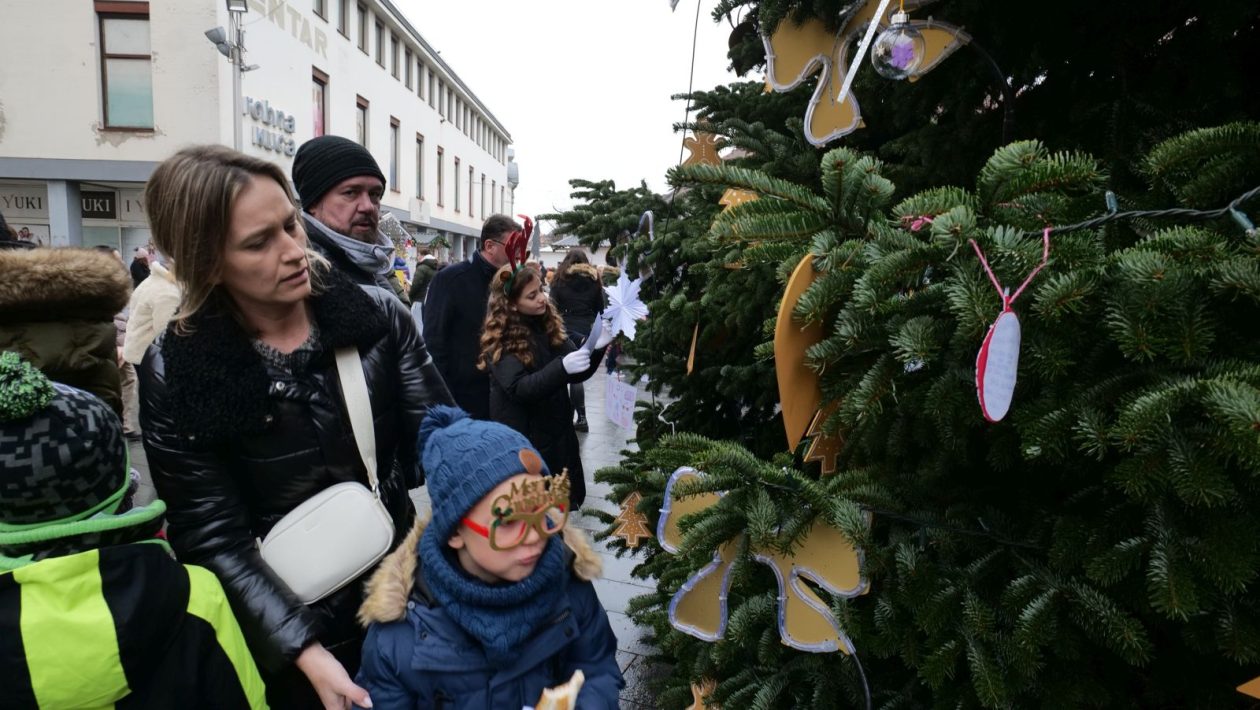 Ukras, radost ponesi franjevački trg advent 2025 (39)