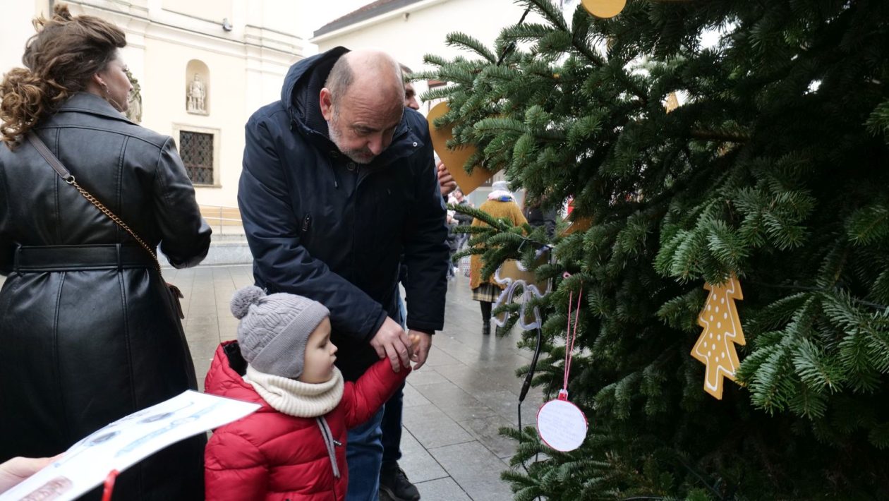 Ukras, radost ponesi franjevački trg advent 2025 (44)