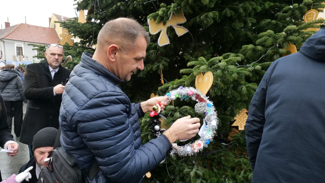 Ukras, radost ponesi franjevački trg advent 2025 (47)