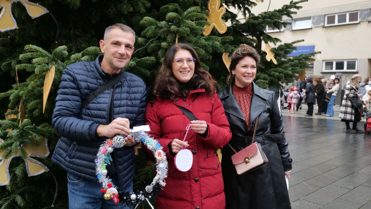 Ukras, radost ponesi franjevački trg advent 2025 (50)