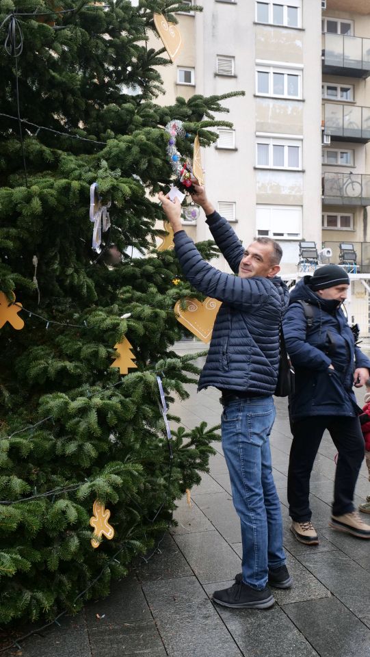 Ukras, radost ponesi franjevački trg advent 2025 (51)
