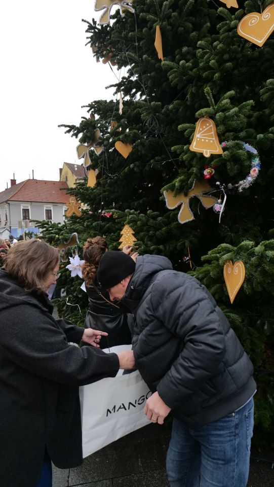 Ukras, radost ponesi franjevački trg advent 2025 (6)