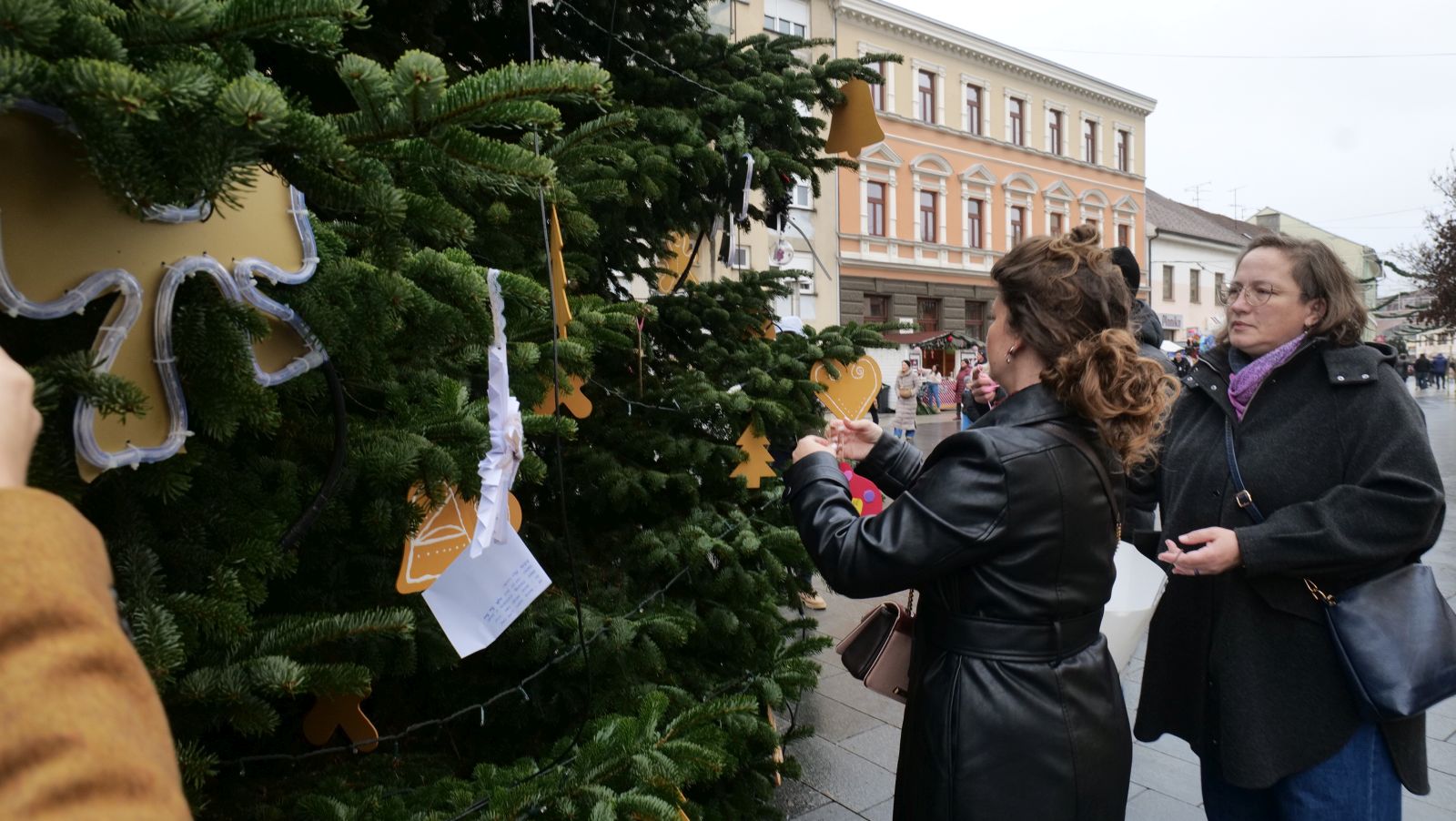 Ukras, radost ponesi franjevački trg advent 2025 (7)