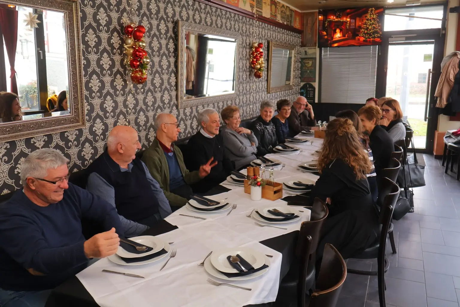 Umirovljeni djelatnici Gradska uprava (16) Umirovljeni djelatnici Gradska uprava (16)