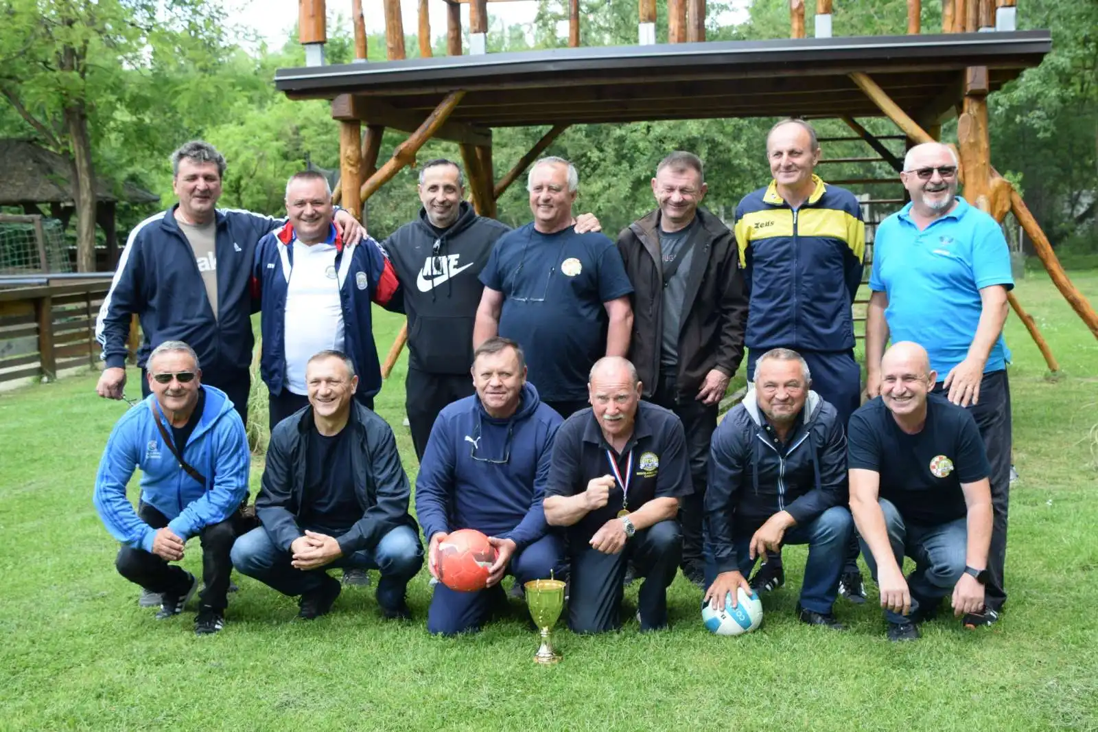 Umirovljeni policajci (12) Umirovljeni policajci (12)