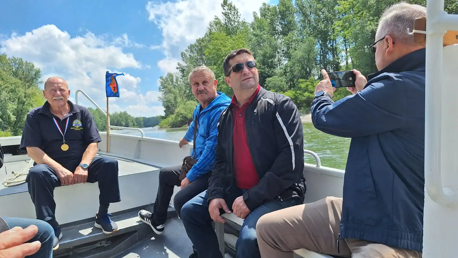 Umirovljeni policajci (8) Umirovljeni policajci (8)