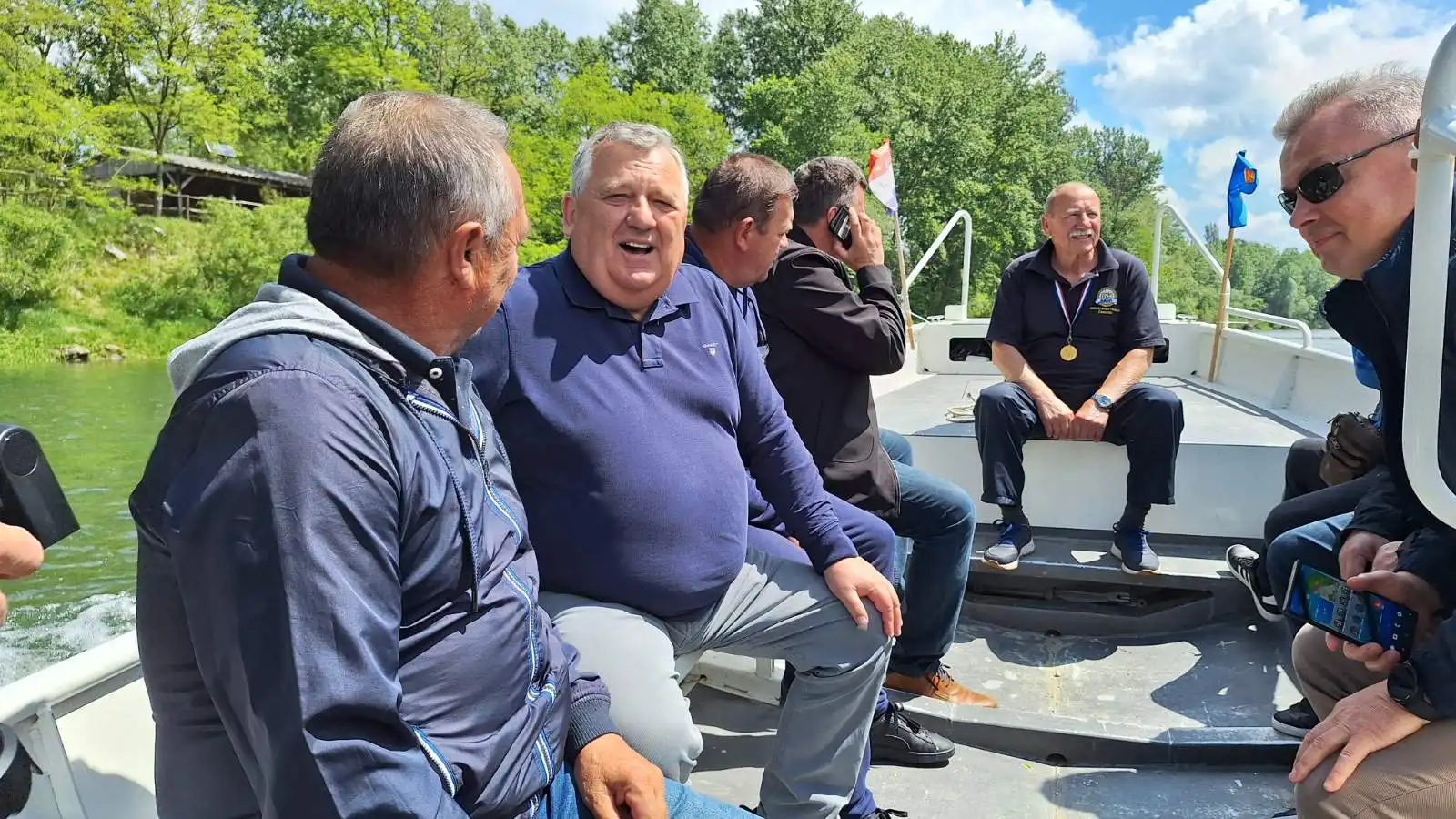 Umirovljeni policajci (9) Umirovljeni policajci (9)