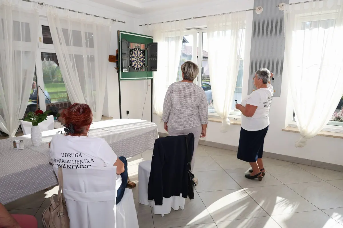 Umirovljenici Međimurja pokazali sportski duh na 23. sportskim igrama (13) Umirovljenici Međimurja pokazali sportski duh na 23. sportskim igrama (13)