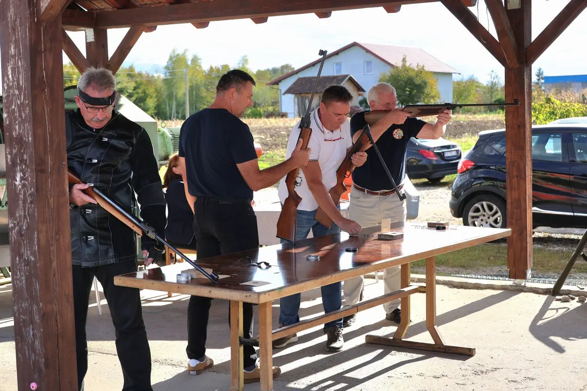 Umirovljenici Međimurja pokazali sportski duh na 23. sportskim igrama (18) Umirovljenici Međimurja pokazali sportski duh na 23. sportskim igrama (18)