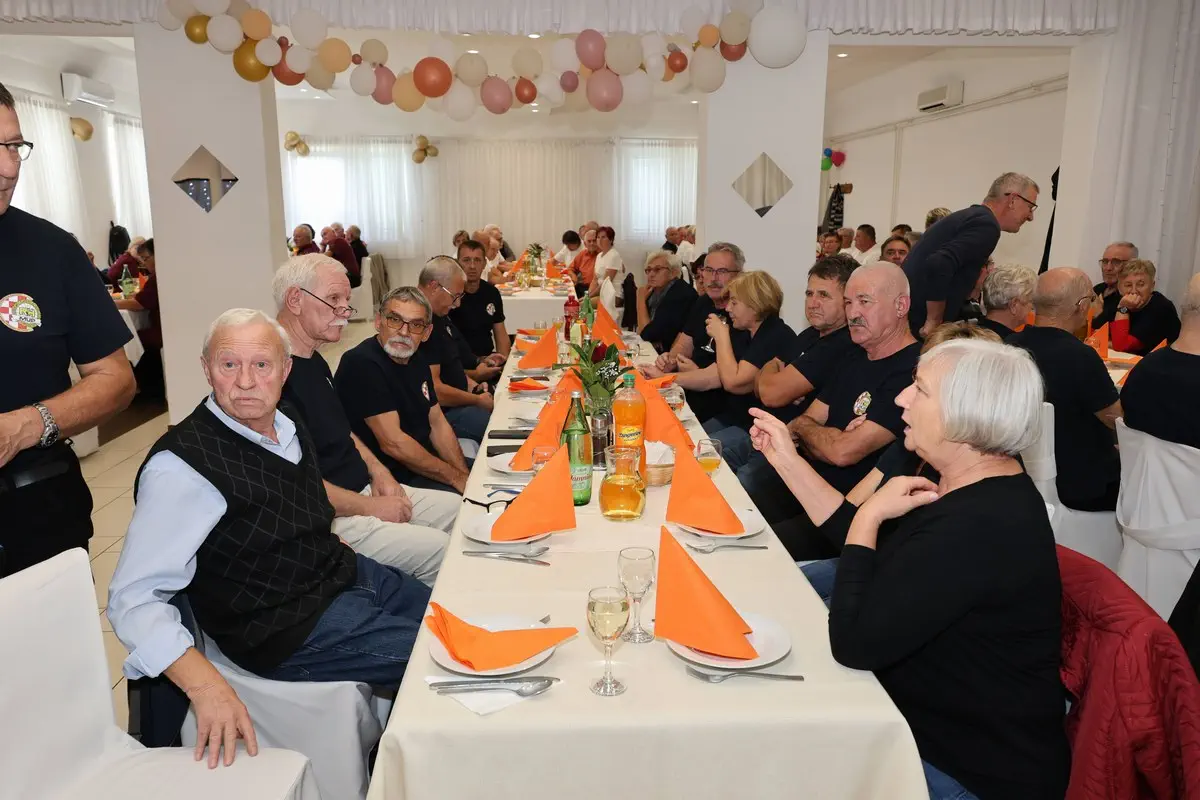 Umirovljenici Međimurja pokazali sportski duh na 23. sportskim igrama (5) Umirovljenici Međimurja pokazali sportski duh na 23. sportskim igrama (5)