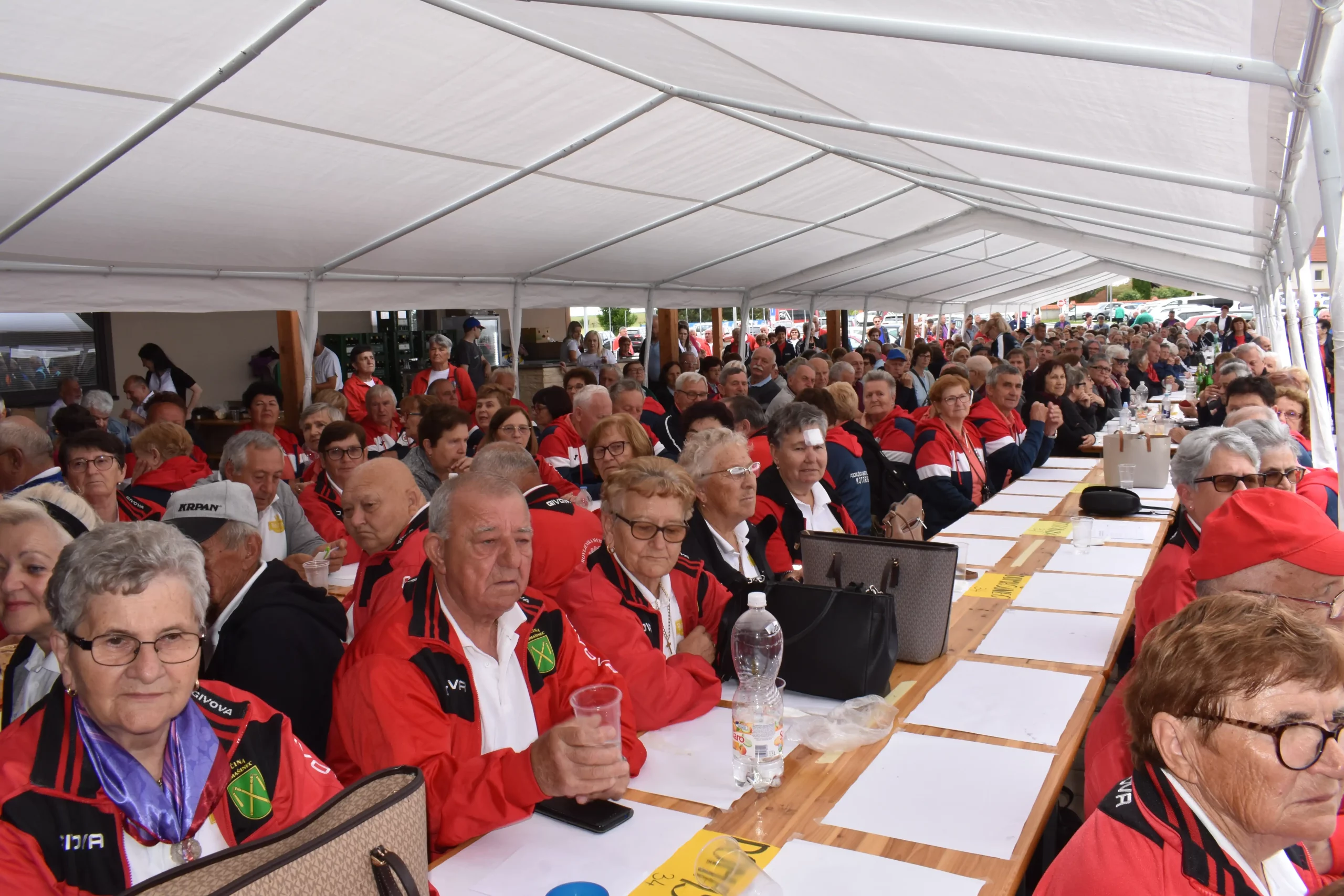 Umirovljenici na tradicionalnim sportskim igrama u Gornjem Mihaljevcu 2024 (14) Umirovljenici na tradicionalnim sportskim igrama u Gornjem Mihaljevcu 2024 (14)