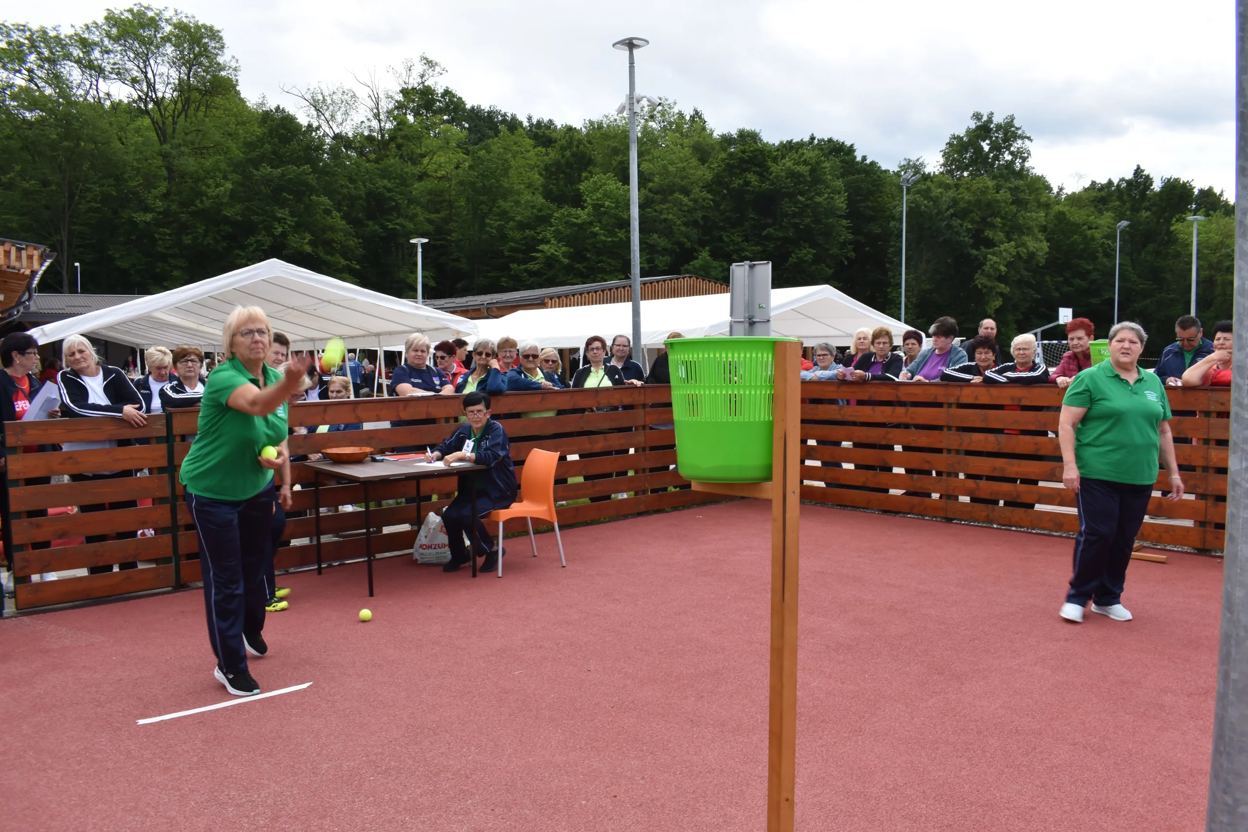 Umirovljenici na tradicionalnim sportskim igrama u Gornjem Mihaljevcu 2024 (3) Umirovljenici na tradicionalnim sportskim igrama u Gornjem Mihaljevcu 2024 (3)