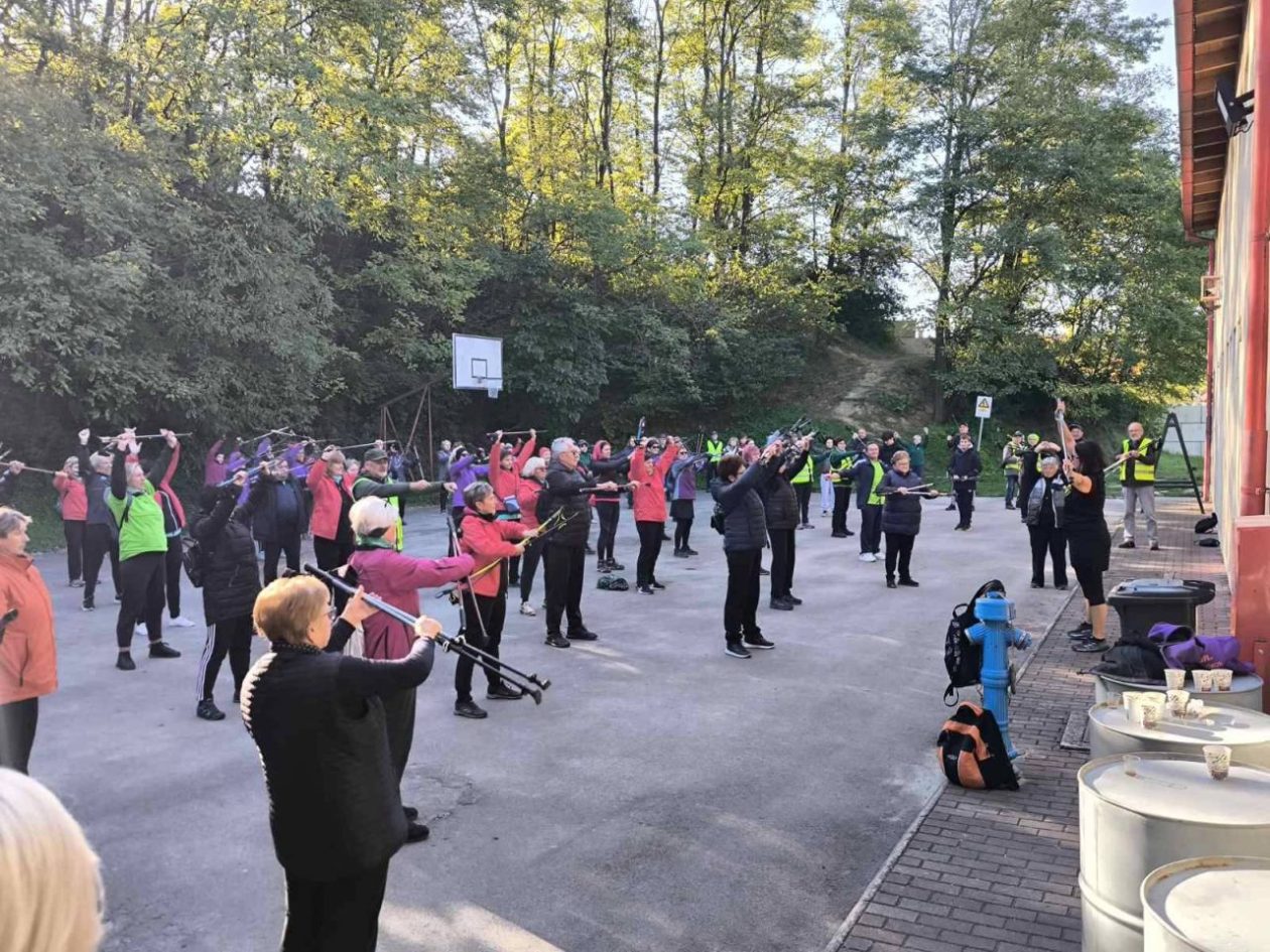 Umirovljenici pokazali kondiciju – 140 sudionika na nordijskom hodanju kroz Šenkovec i Knezovec (1) Umirovljenici pokazali kondiciju – 140 sudionika na nordijskom hodanju kroz Šenkovec i Knezovec (1)