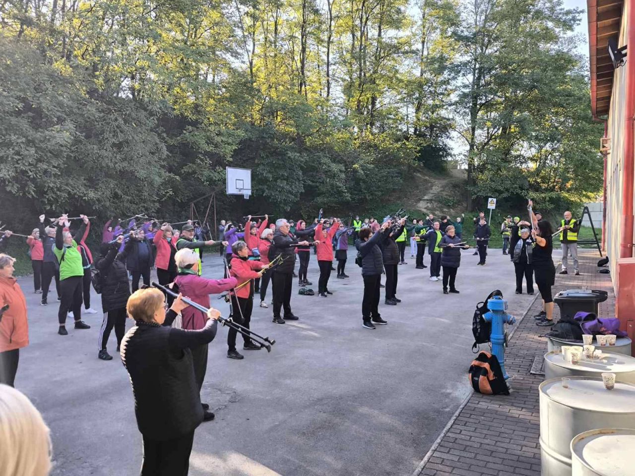 Umirovljenici pokazali kondiciju – 140 sudionika na nordijskom hodanju kroz Šenkovec i Knezovec (1)