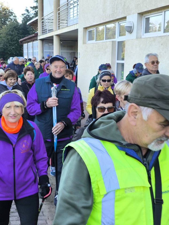 Umirovljenici pokazali kondiciju – 140 sudionika na nordijskom hodanju kroz Šenkovec i Knezovec (10)