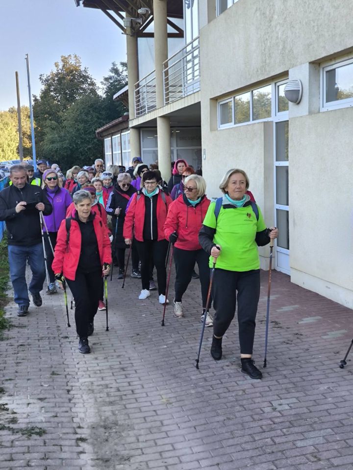 Umirovljenici pokazali kondiciju – 140 sudionika na nordijskom hodanju kroz Šenkovec i Knezovec (11)