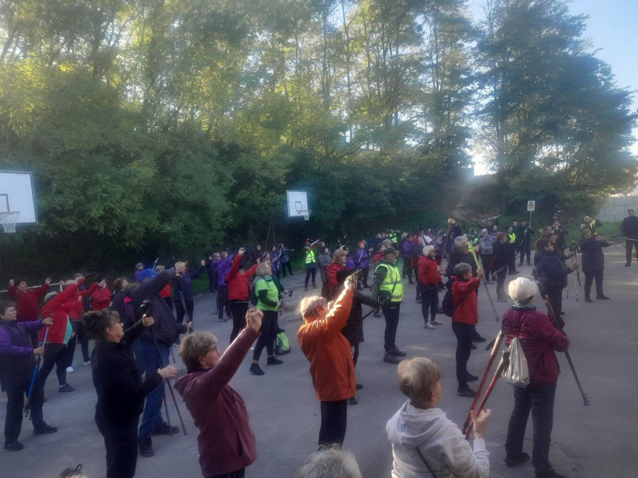 Umirovljenici pokazali kondiciju – 140 sudionika na nordijskom hodanju kroz Šenkovec i Knezovec (15)